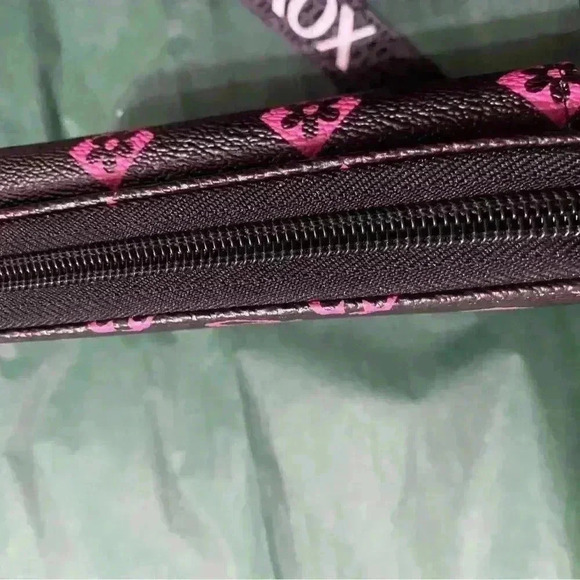 XOXO Pink and Black Wristlet Wallet NWT - Picture 5 of 5